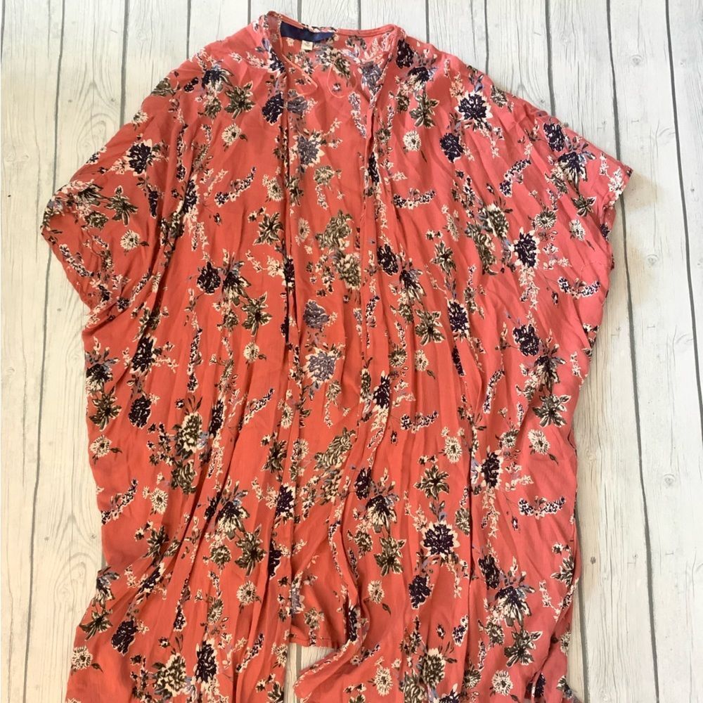 Francesca’s pink floral kimono-medium